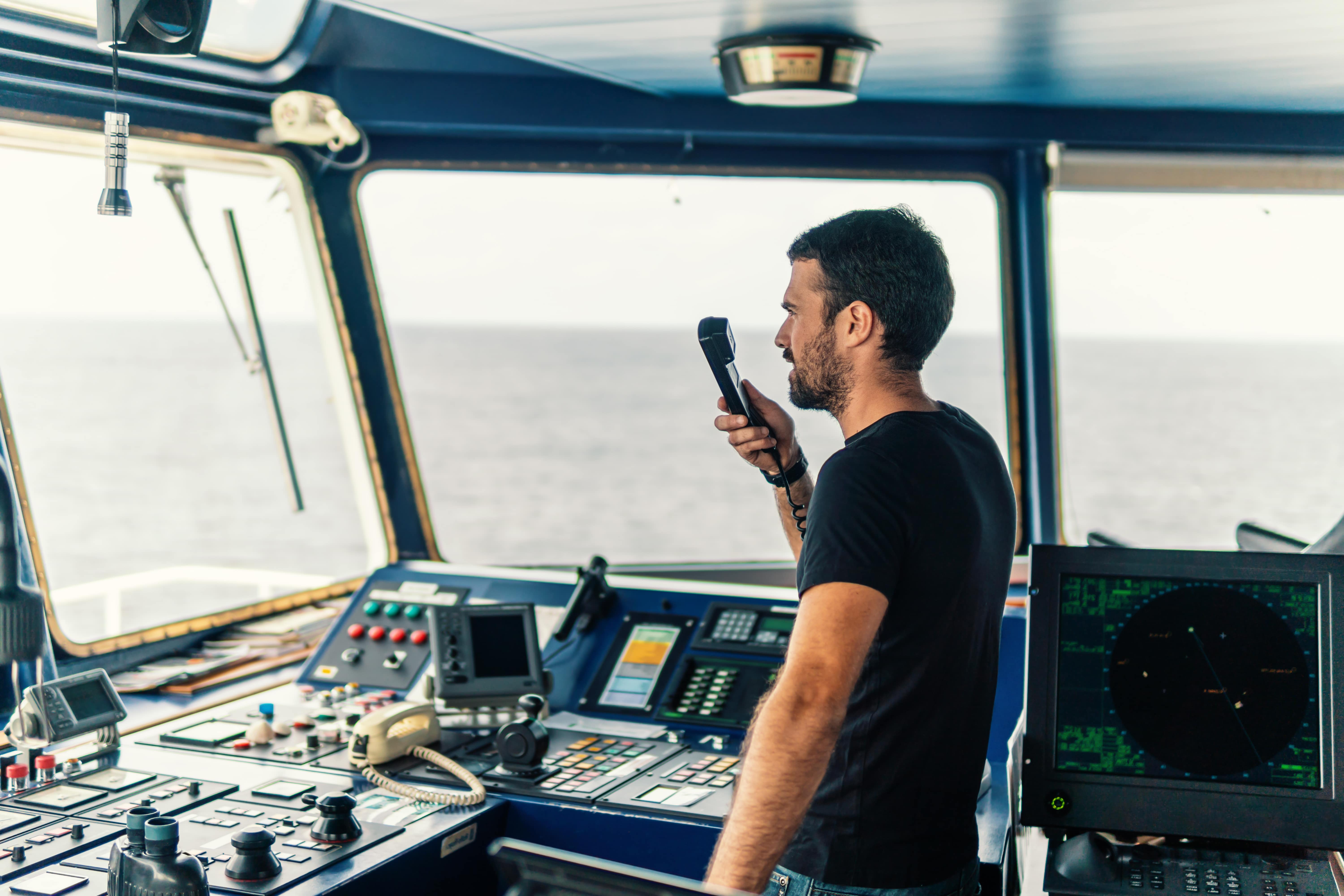 What is the Best Handheld VHF Marine Radio for 2022?